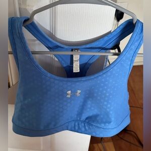 Under armor sports bra. Size medium. Very good condition.